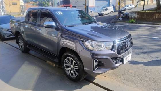 TOYOTA HILUX 2.7 SRV 4X2 CD 16V FLEX 4P AUTOMÁTICO TOYOTA HILUX 2.7 SRV 4X2 CD 16V FLEX 4P AUTOMÁTICO